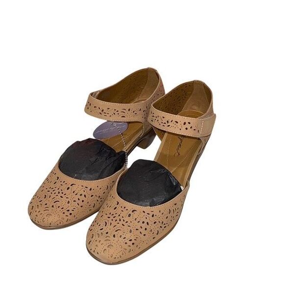 Easy Spirit Womens Leather Laser Cut Cindie Mary Jane‎ Pumps Tan Size 9.5 NWT - Picture 1 of 10